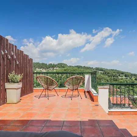 Appartement Acropolis With Parking Next To Center Serres