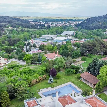 Apartment Acropolis With Parking Next To Center