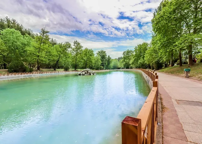 Acropolis With Parking Next To Center *