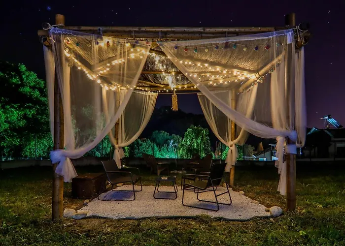 Acropolis With Parking Next To Center *