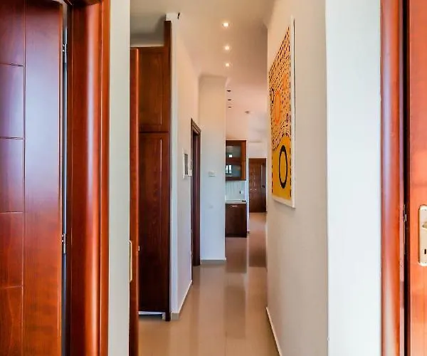 Acropolis With Parking Next To Center 公寓 塞雷