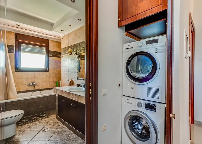 Acropolis With Parking Next To Center 塞雷