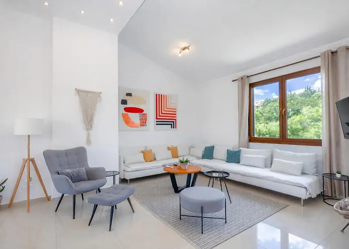 Apartament Acropolis With Parking Next To Center *